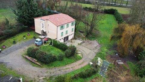   Maison de 260m2 avec grand garage et terrain Maison - 12 pi�ce(s) - 260 m�