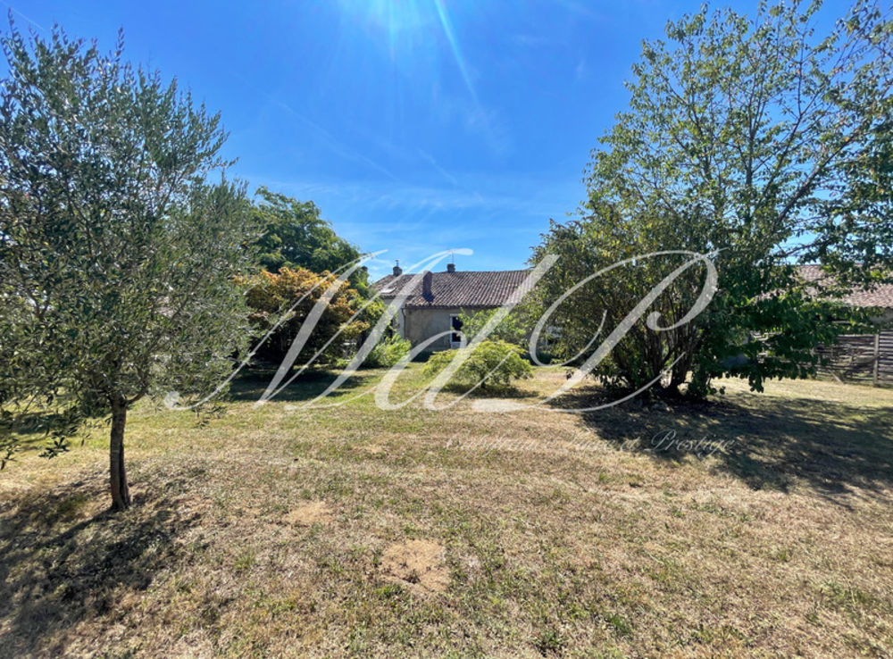 � vendre  Maison Bonneville-et-Saint-Avit-de-Fumadi�res (24230)