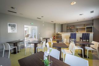  Immeuble � vendre 15 + pi�ces 1300 m�