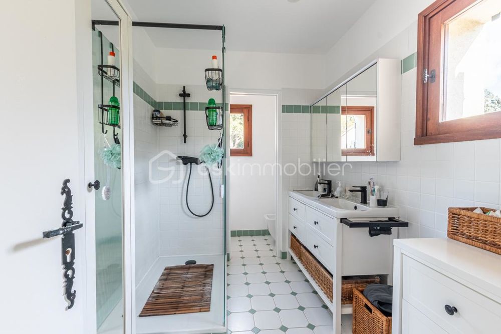 � vendre  Propri�t�/ch�teau M�ounes-l�s-Montrieux (83136)