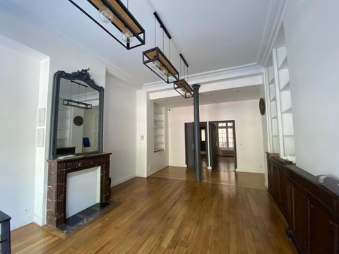 A deux pas du m&eacute;tro Villiers, belle surface de boutique &agrave; louer 3549 75008 Paris