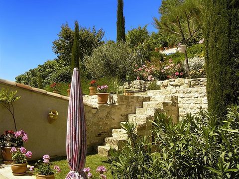   EXCLU, proche FORCALQUIER, Belle MAISON DE VILLAGE de 126 m�  avec terrasses, jardin et cour Maison - 5 pi�ce(s) - 126 m�