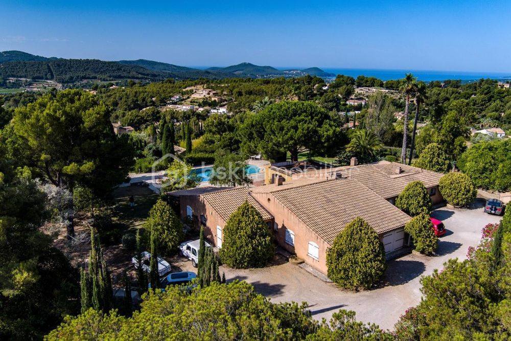 � vendre  Propri�t�/ch�teau La Cadi�re-d'Azur (83740)