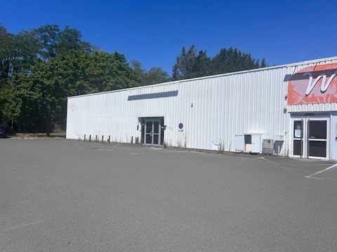 Location - Local commercial - 399 m&sup2; - Montceau-les-Mines 2000 71300 Montceau les mines