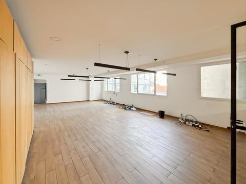 A louer bureaux en tr&egrave;s bon &eacute;tat 3790 75018 Paris