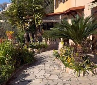  Villa � vendre 5 pi�ces 247 m�