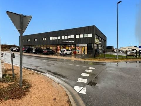 Local/bureau &agrave; louer DOMERAT (03) de 150 m2 situ&eacute; dans la zone commerciale de chateauguay 1800 03410 Domerat