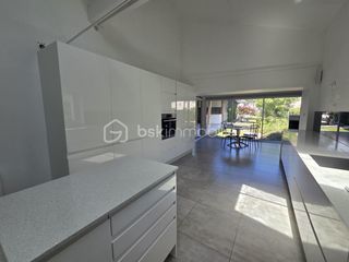  Propri�t�/ch�teau � vendre 7 pi�ces 261 m�