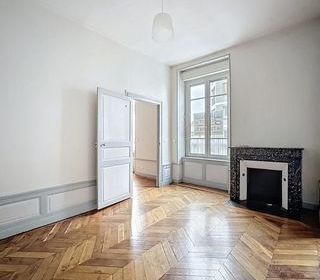  Appartement � louer 4 pi�ces 118 m�