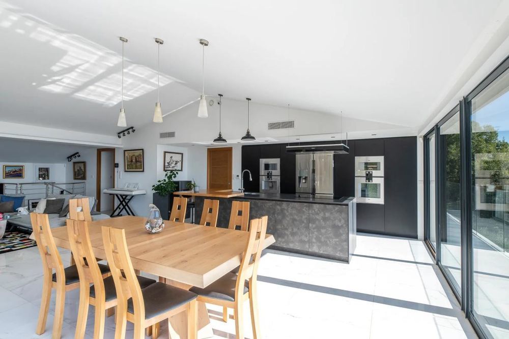 � vendre  Maison Gatti�res (06510)