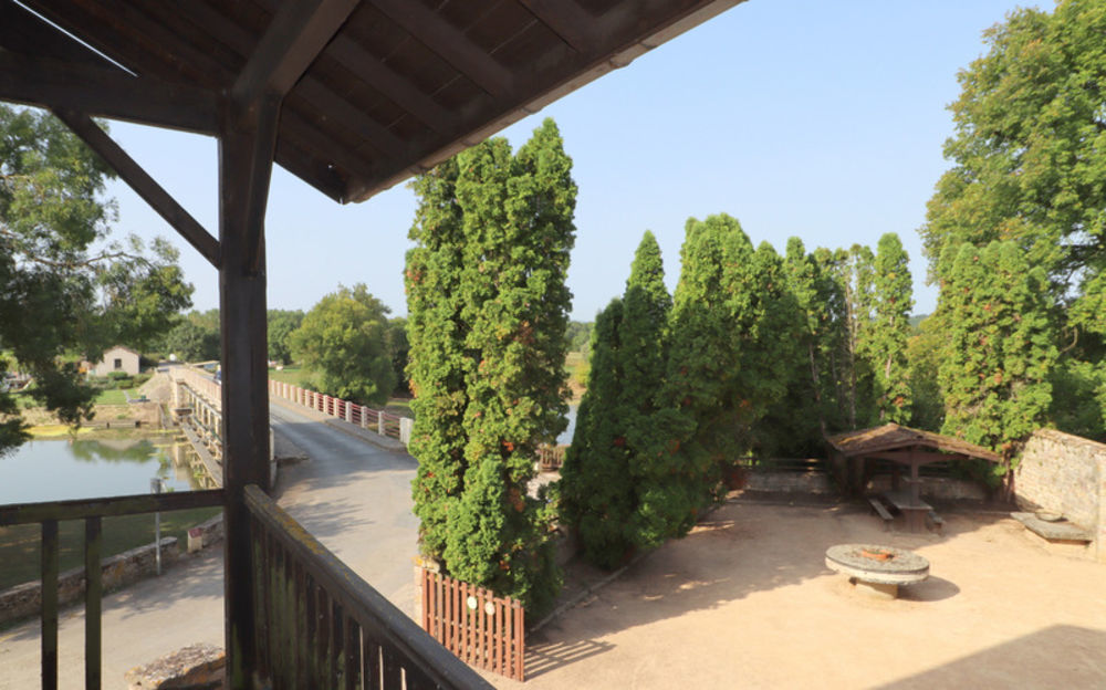 � vendre  Propri�t�/ch�teau La Truch�re (71290)