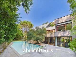  Maison � vendre 9 pi�ces 317 m�