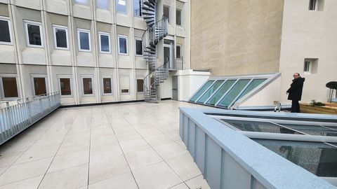 A louer un plateau de 212m&sup2; avec une magnifique terrasse 11439 75015 Paris