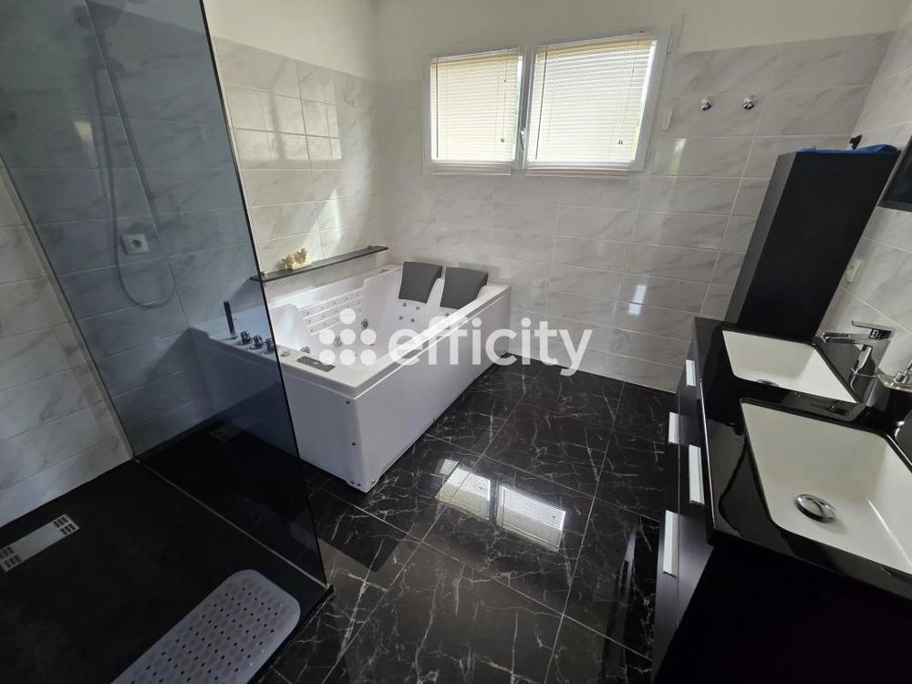 � vendre  Maison Mimet (13105)