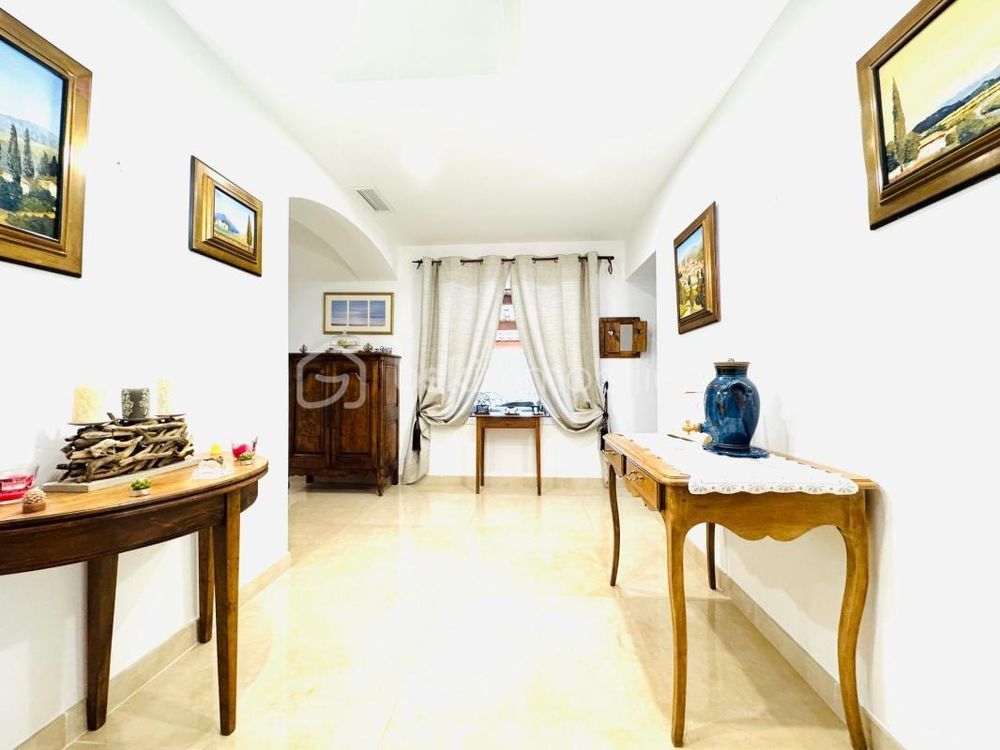 � vendre  Propri�t�/ch�teau La Verdi�re (83560)