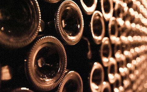 À VENDRE  EMPLACEMENT N°1 - Fonds de commerce Cave à Vins & Épicerie Fine  La Rochelle Vieux-Centre, quartier dynamique (17), 319930 17000 La rochelle