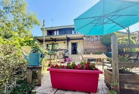   Maison d'Architecte, 6 Chambres avec Sous-Sol Maison - 8 pi�ce(s) - 180 m�