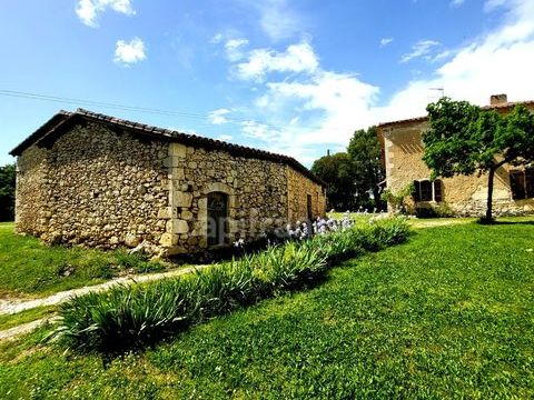   Maison de campagne avec 5 d�pendances � restaurer � vendre, � proximit� de Saint-Clar (32) Maison - 8 pi�ce(s) - 220 m�