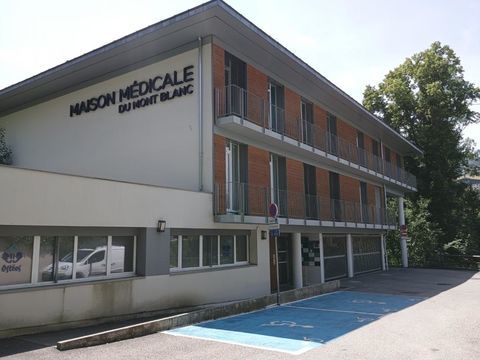 ST GERVAIS LES BAINS - Local Professionnel de sant&eacute; 3764 74000 Saint gervais les bains