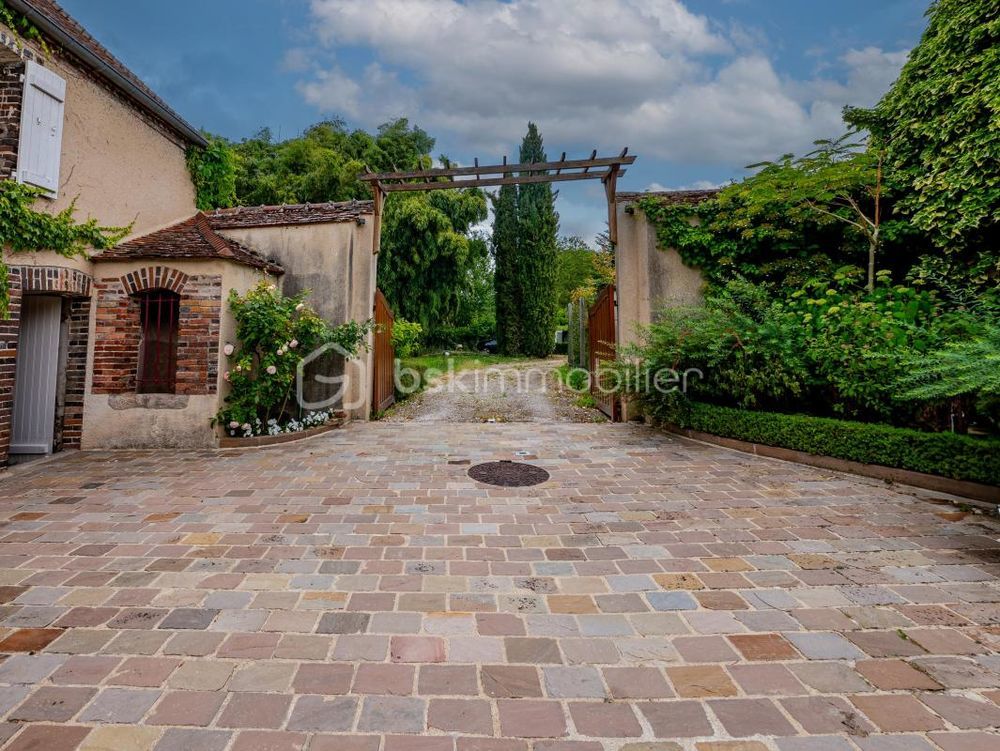 � vendre  Propri�t�/ch�teau Maillot (89100)