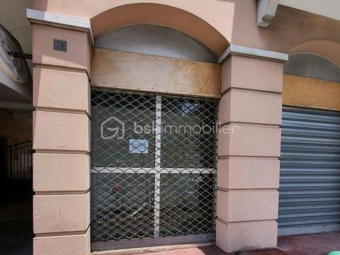 OPPORTUNITE RARE ; LOCAL COMMERCIAL OU BUREAU EN CENTRE-VILLE 155000 97400 Saint denis