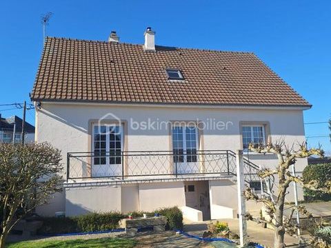   pavillon traditionnel sur sous sol a EVRON Maison - 7 pi�ce(s) - 121 m�