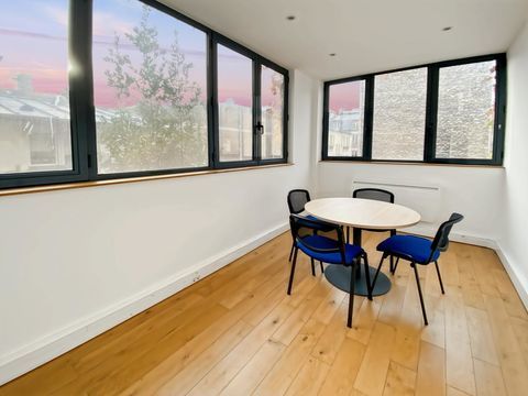 Calme et lumineux - Fa&ccedil;ade v&eacute;g&eacute;talis&eacute;e - 75012 PARIS 4858 75012 Paris