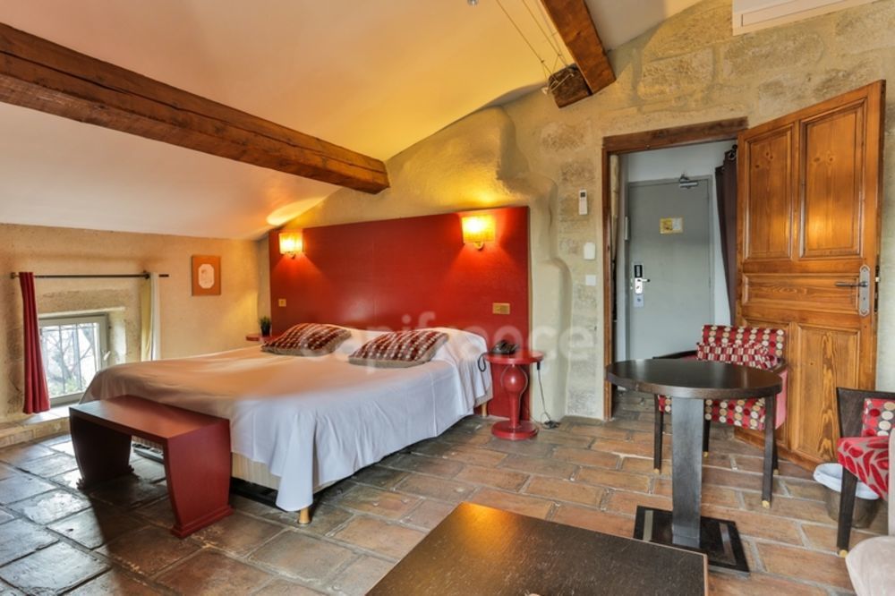 � vendre  Propri�t�/ch�teau Uz�s (30700)