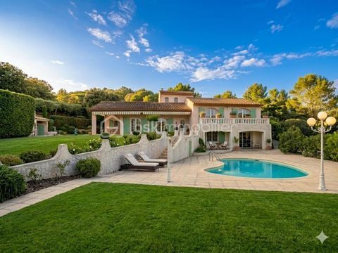   Propri�t� d'exception 5 chambres piscine terrain de 6800 m2 Propri�t�/ch�teau - 6 pi�ce(s) - 174 m�