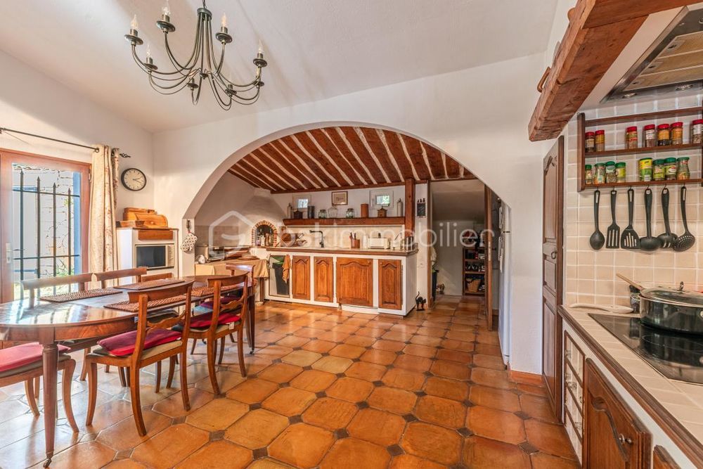 � vendre  Propri�t�/ch�teau M�ounes-l�s-Montrieux (83136)