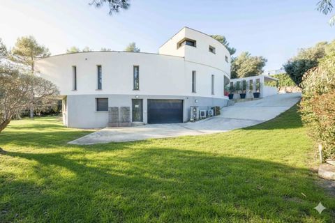   Maison de 9 pi�ces de 440 m� � Saint-G�ly-du-Fesc Maison - 9 pi�ce(s) - 440 m�