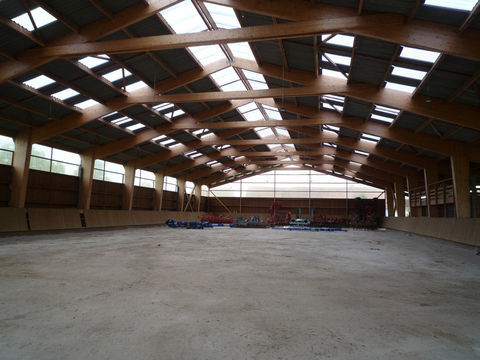   FERE EN TARDENOIS, � vendre grand b�timent en lamell� col�  de 1800 m2 (60X30) sur un terrain de 2855 m2 Propri�t�/ch�teau - 5 pi�ce(s) - 2160 m�