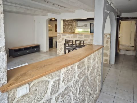   T2 cosy de 43 m� � Montpezat-de-Quercy � Village paisible, opportunit� rare Appartement - 2 pi�ce(s) - 43 m�