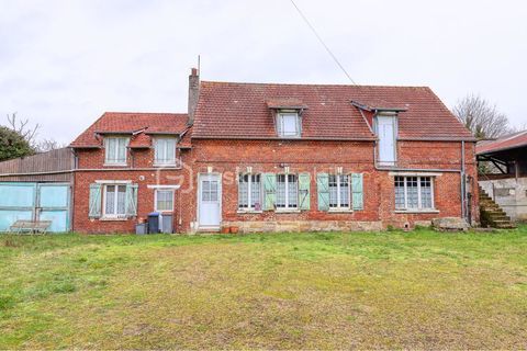   Corps de ferme de 1850 � r�nover - 120 m� hab. - plus de 700 m� de d�pendances - Marseille en Beauvaisis Maison - 6 pi�ce(s) - 120 m�