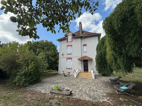   EN EXCLUSIVITE ! Manoir de 170m� avec son annexe de 50m� et ses d�pendances sur terrain de 8861m� 244 000 � Maison - 8 pi�ce(s) - 220 m�