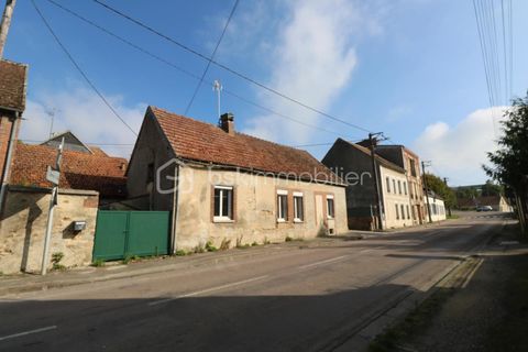   Maison de plain-pied, 4 pi�ces, 2 chambres, grange, appentis, cave et cour Maison - 4 pi�ce(s) - 70 m�