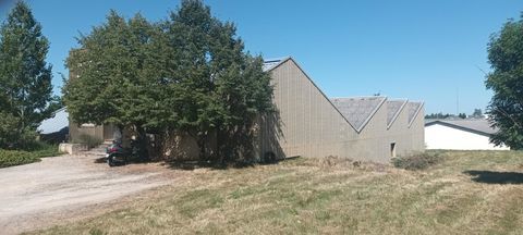 D&eacute;p&ocirc;t de 547 m&sup2; modulables 1259 12000 Rodez