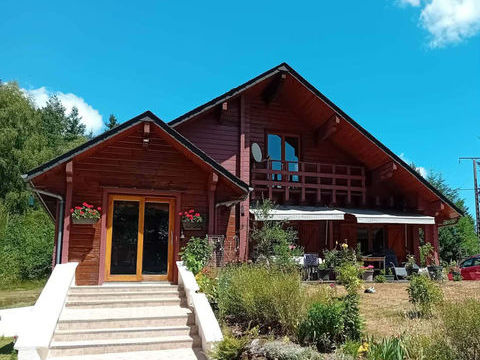   CHALET sur 7000 m2 terrain �  SAINT PRIEST DE GIMEL (19) Maison - 8 pi�ce(s) - 180 m�