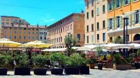 A VENDRE MURS COMMERCIAUX de 65 m2 MARSEILLE (13001) 327 000 � 327000 13001 Marseille 1er arrondissement