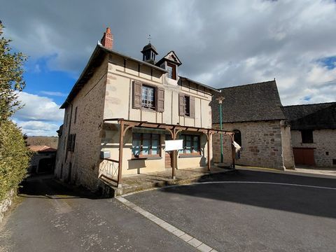   Grande maison r�nov�e avec atelier, terrasse panoramique et verger � 220 m� � Mourjou (Puycapel - cantal) Maison - 8 pi�ce(s) - 220 m�