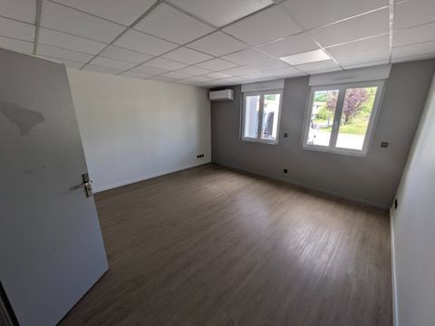 Location Bureau 110m&sup2; 1100 25870 Chatillon le duc