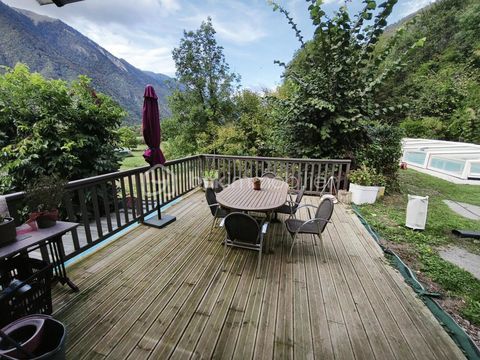   ? Juzet-de-Luchon (31110) � Propri�t� de caract�re avec piscine et vue montagnes � prix imbattable ? Villa - 10 pi�ce(s) - 230 m�
