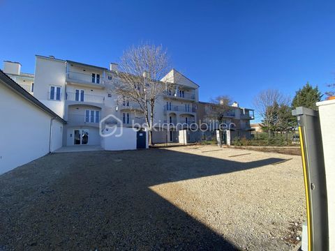   Appartement 2 pi�ces � 65 m� avec 2 balcons - � restaurer enti�rement � R�sidence avec ascenseur et parking avec portail �lectri Appartement - 2 pi�ce(s) - 68 m�