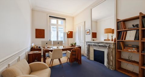 QCA &agrave; proximit&eacute; des Champs-&Eacute;lys&eacute;es - Haussmannien � Climatisable 7916 75008 Paris