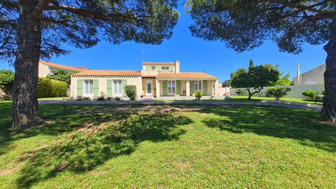  Jolie villa de 128m� avec piscine/d�pendance sur 1606m� de terrain Villa - 5 pi�ce(s) - 128 m�