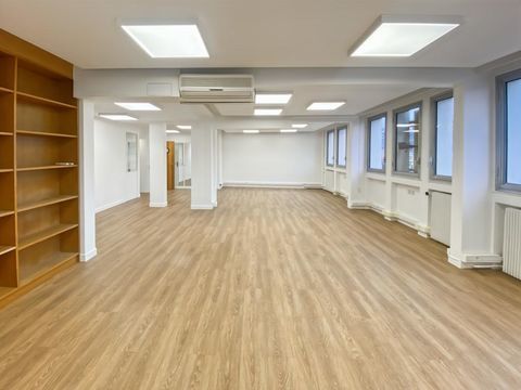Bail 3-6-9 ans - Bureaux de 99 m&sup2; non divisibles &agrave; louer au 1er &eacute;tage d'un immeuble de bon standing 3638 75017 Paris
