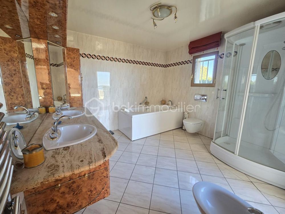 � vendre  Propri�t�/ch�teau Bouzigues (34140)