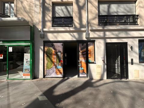 Avenue du G&eacute;n&eacute;ral de Gaulle, Consult'Im vous propose en location pure une boutique de 146 m&sup2; 7119 75014 Paris