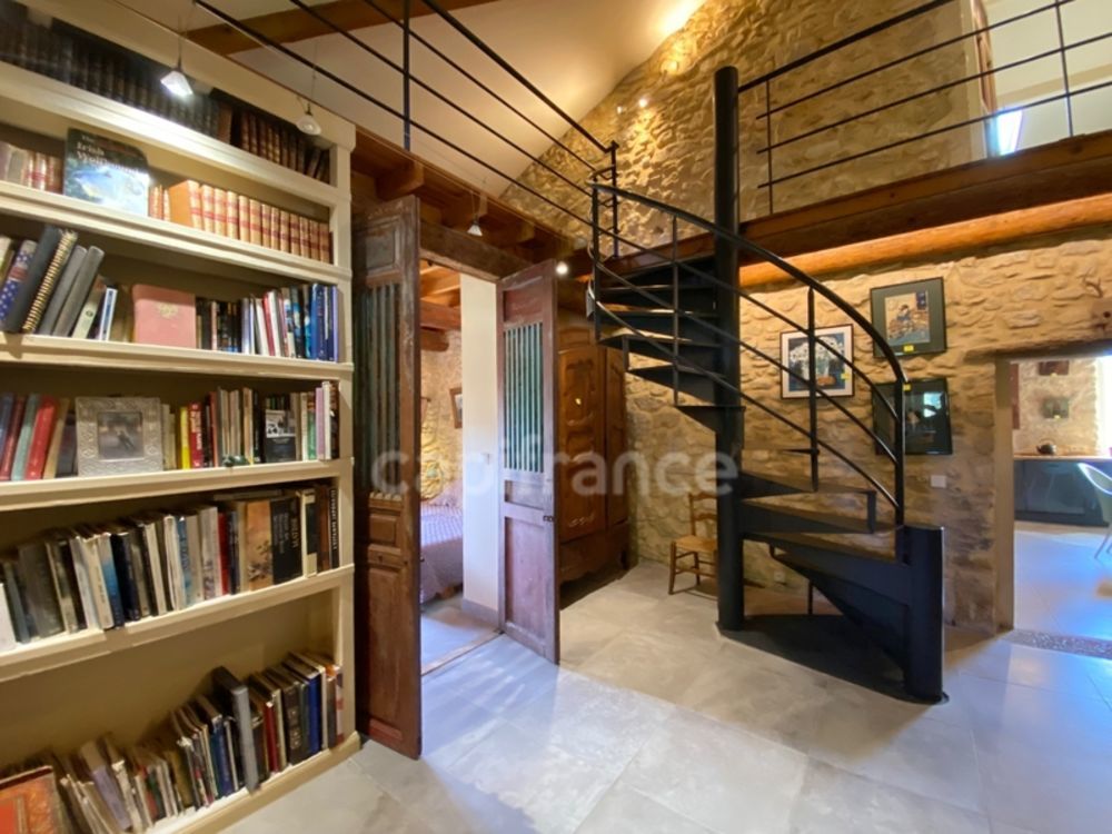 � vendre  Propri�t�/ch�teau Uz�s (30700)