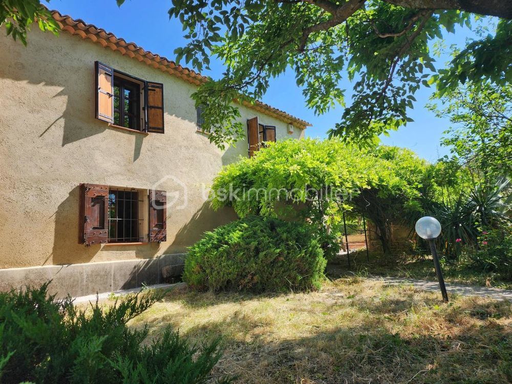 � vendre  Maison Cucuron (84160)